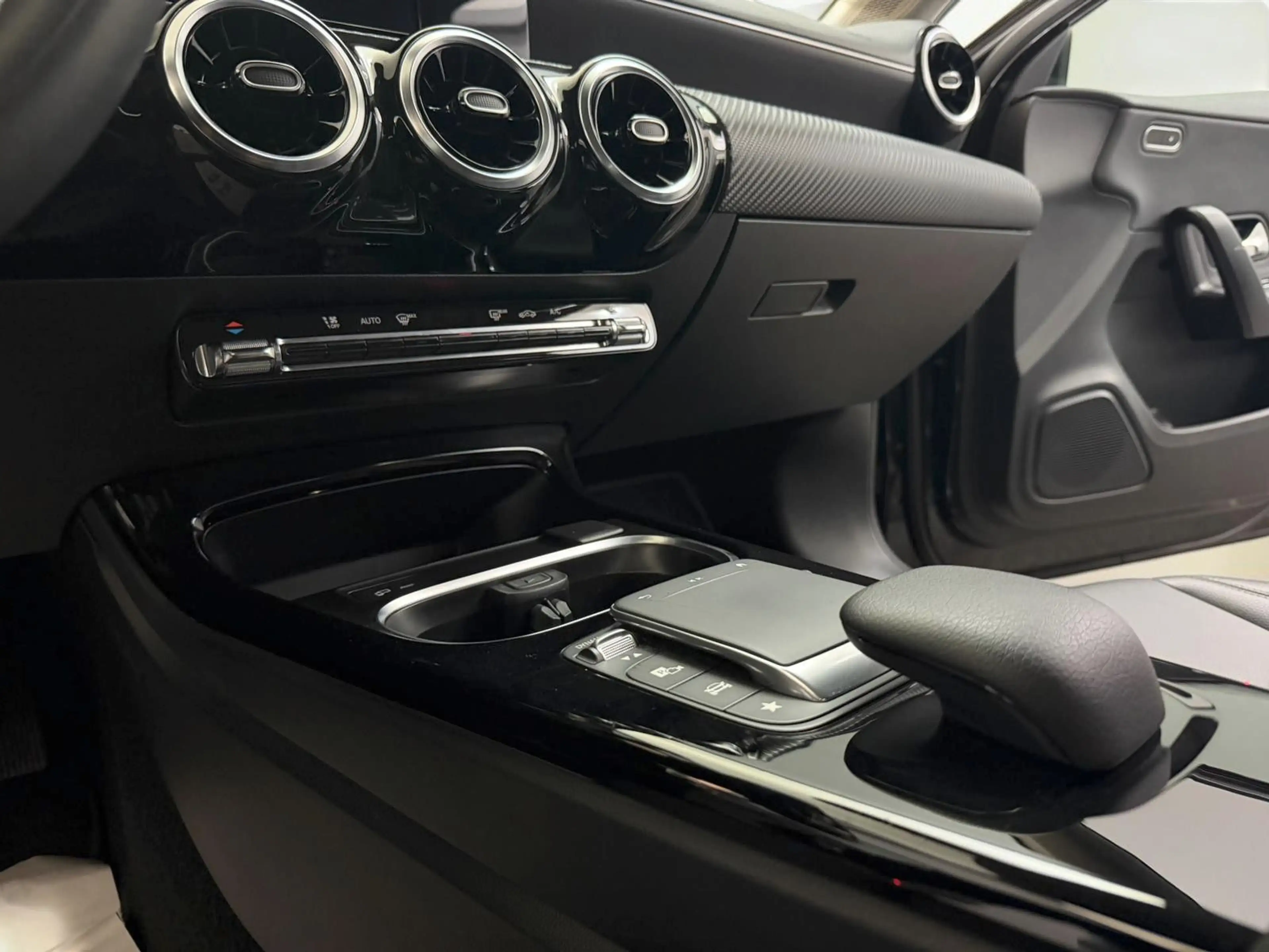 Mercedes-Benz A 180 d LED*CARPLAY*1-HAND*T-LEDER*WIDE*RÜCKKAM — photo 12