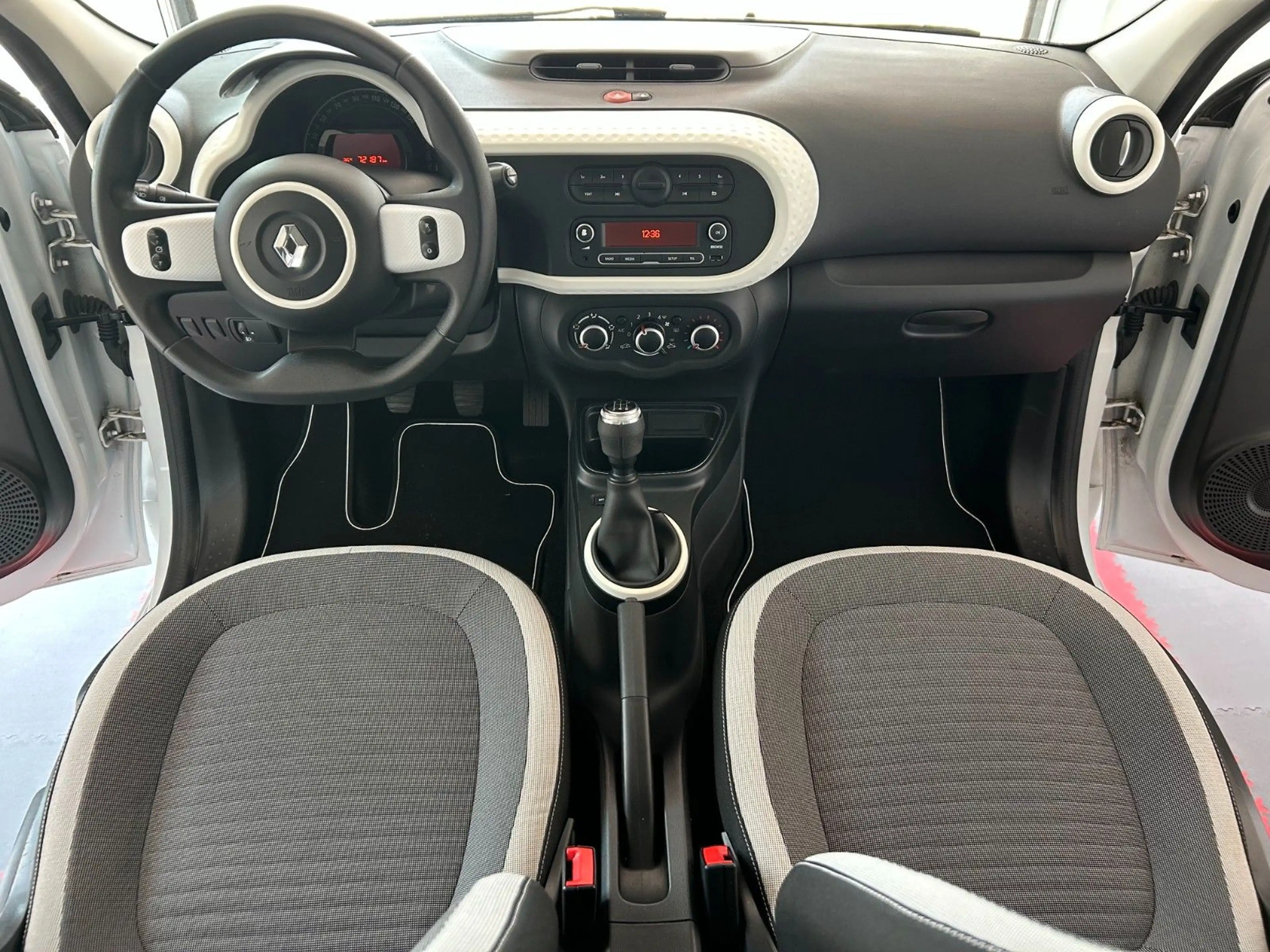 Renault Twingo Limited — photo 8