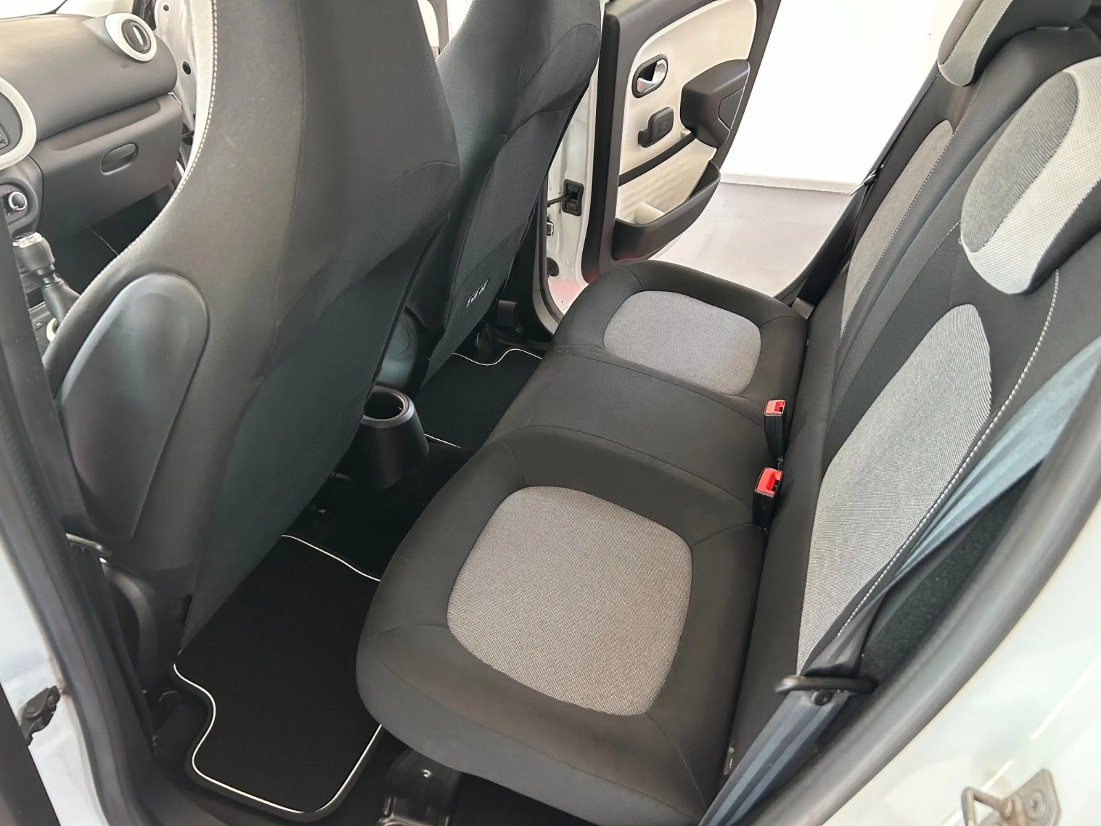 Renault Twingo Limited — photo 10