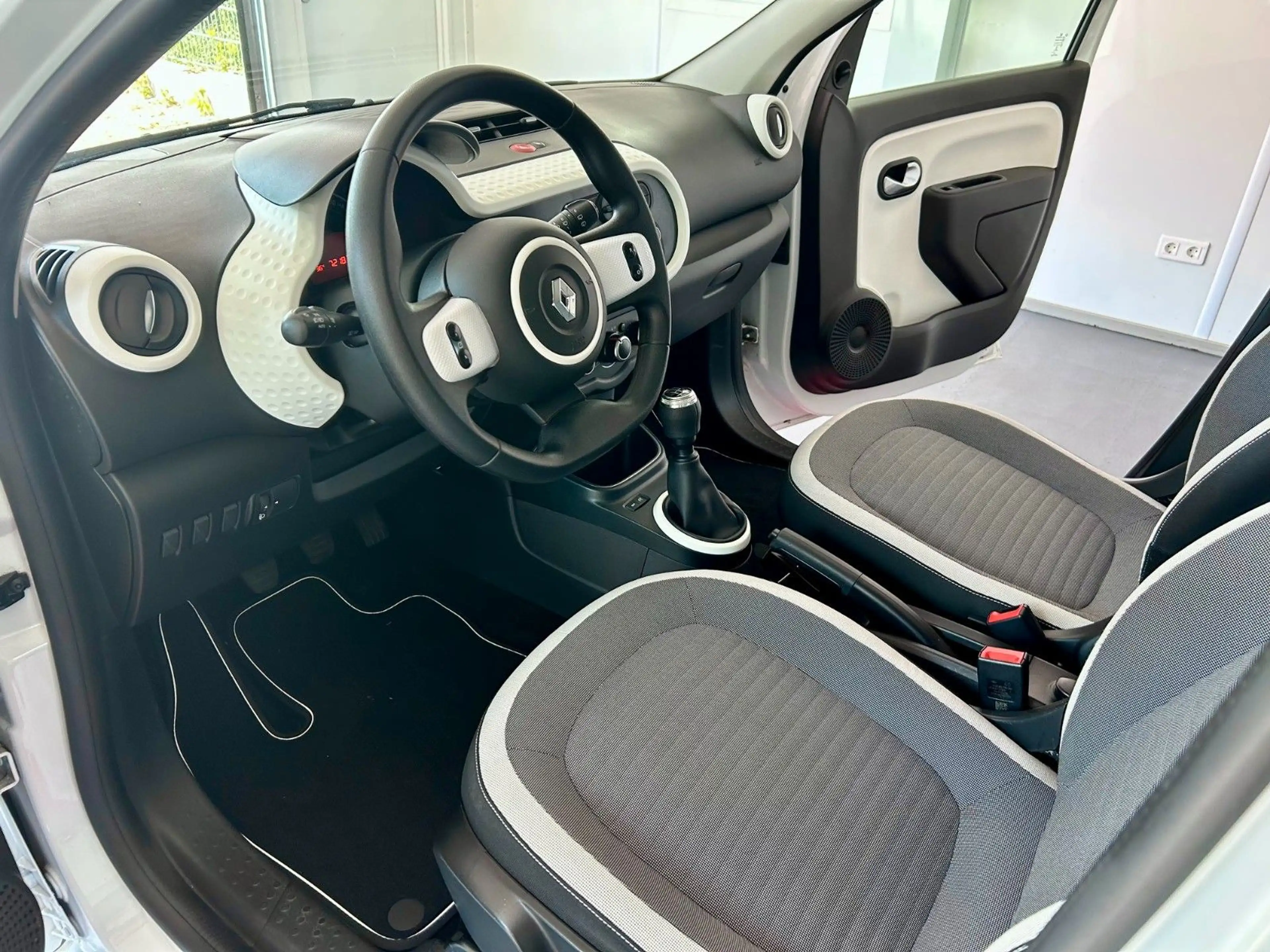 Renault Twingo Limited — photo 6