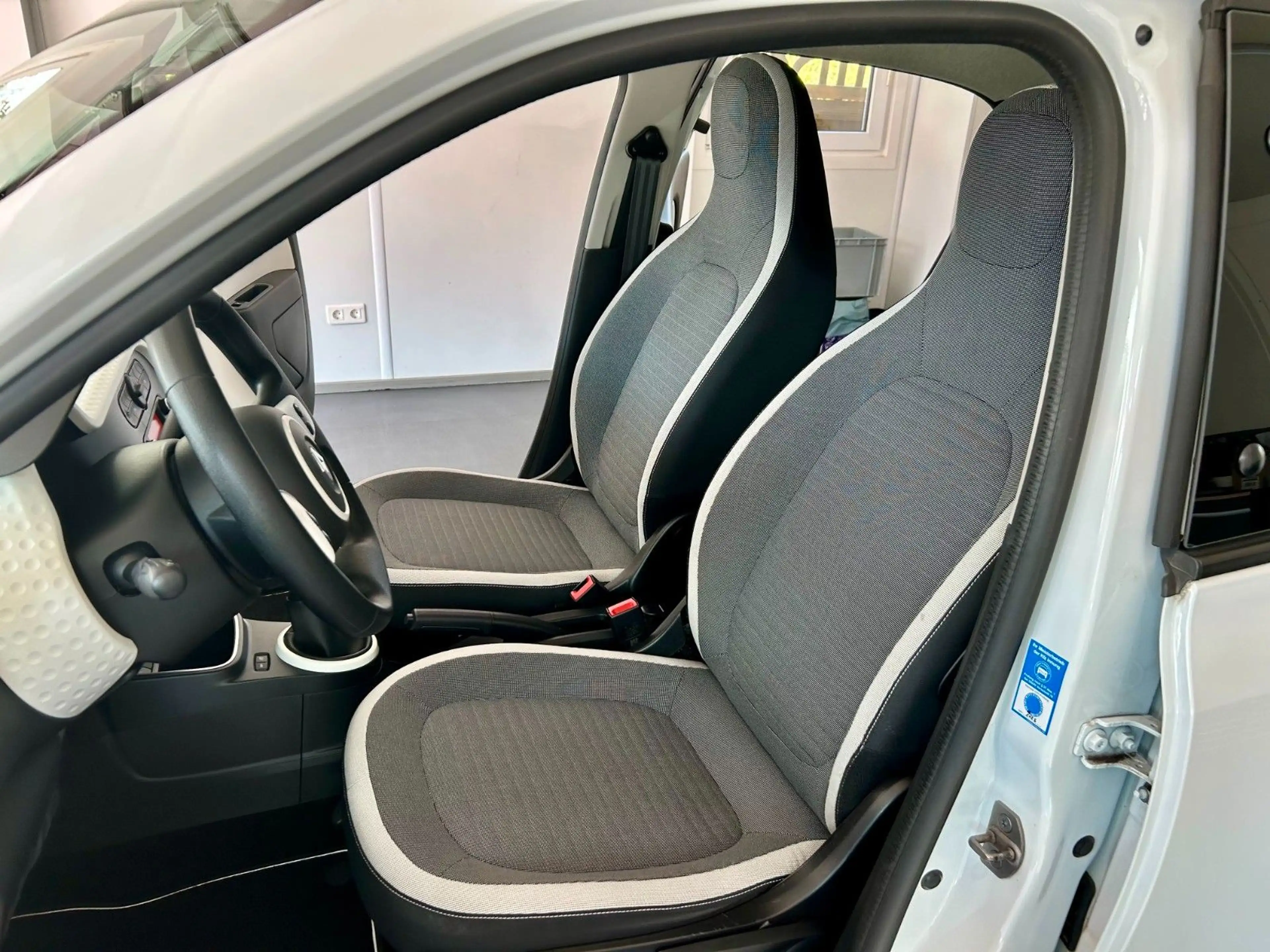 Renault Twingo Limited — photo 7