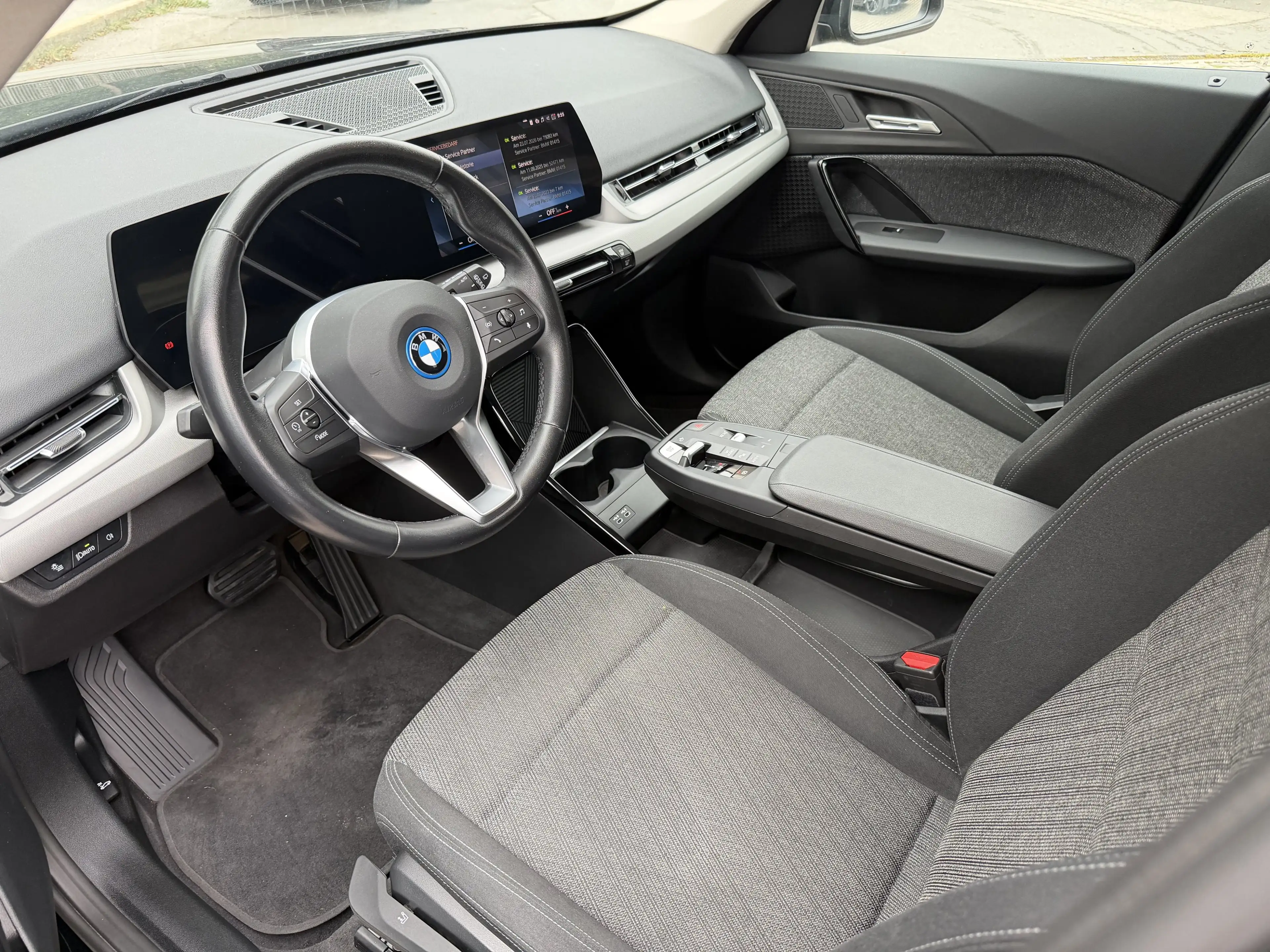BMW iX1 xDrive30 — photo 5