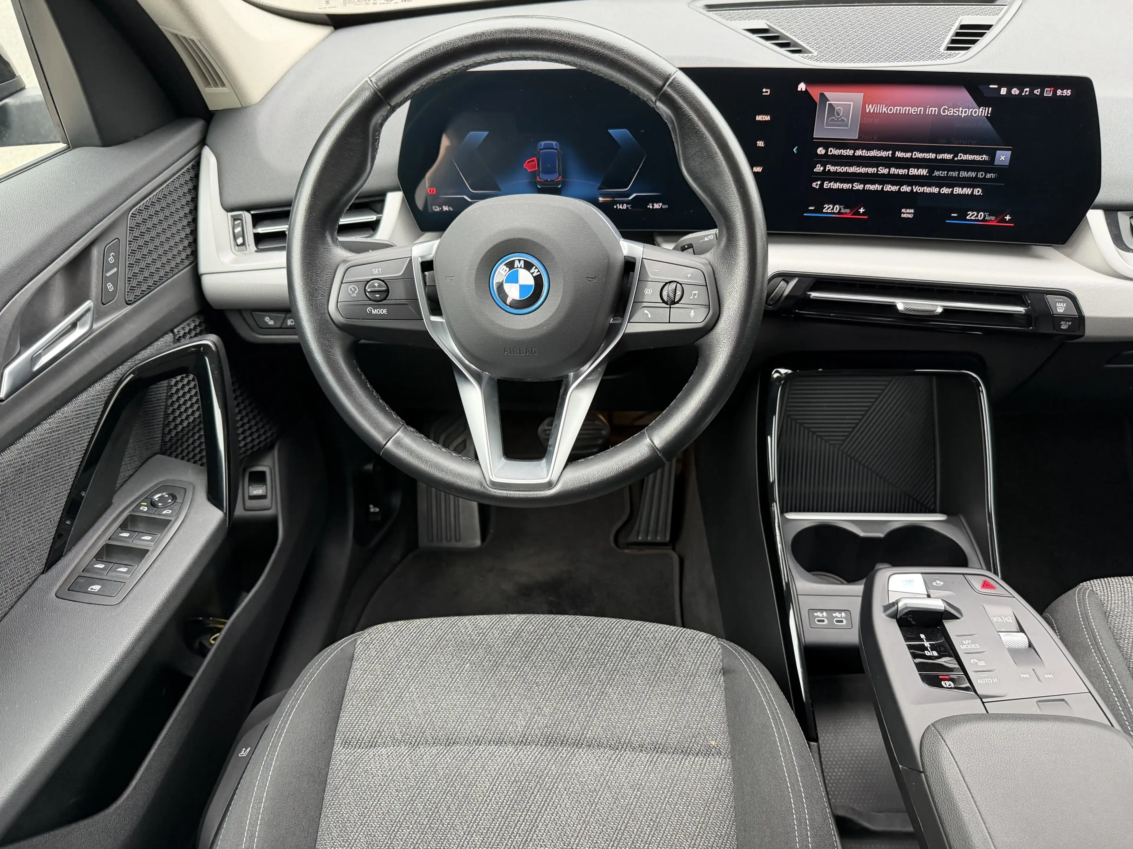 BMW iX1 xDrive30 — photo 7