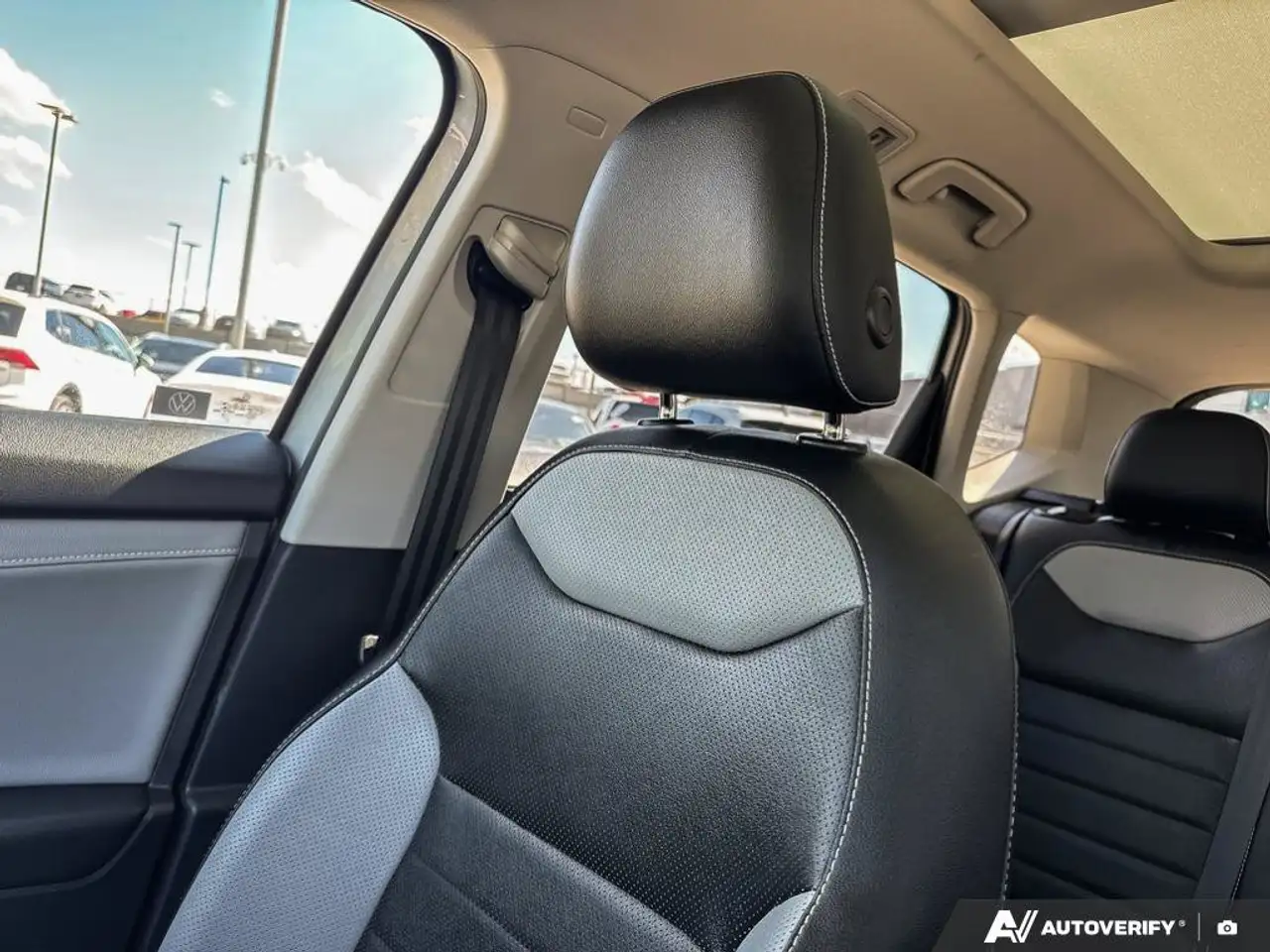 Volkswagen Taos photo Volkswagen Taos