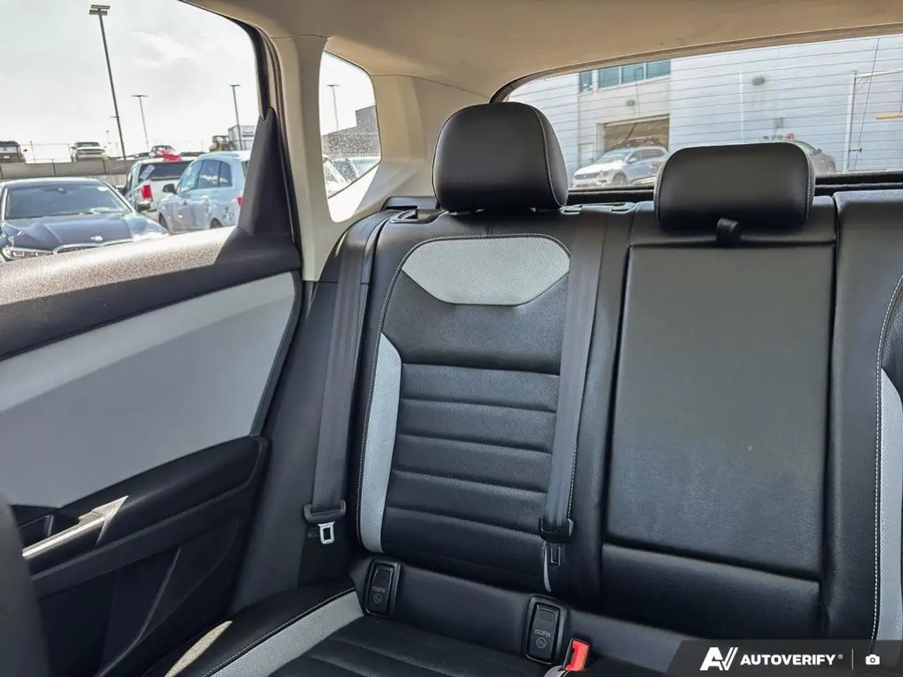 Volkswagen Taos photo Volkswagen Taos