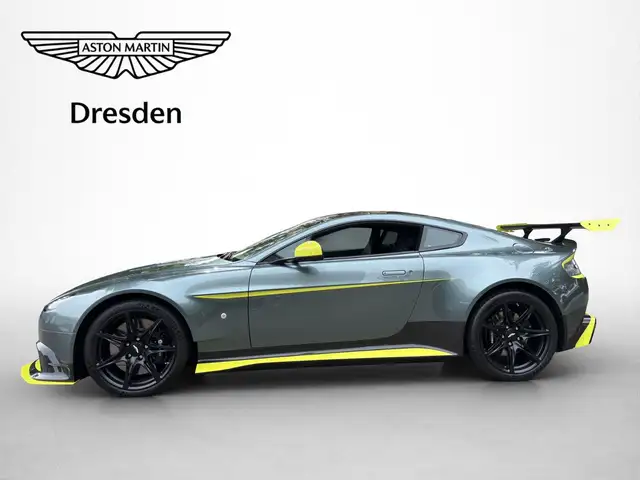 Aston Martin V8 view 3