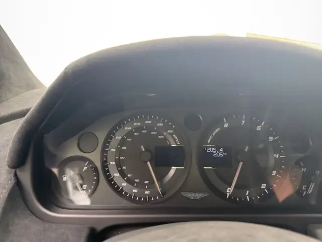 Aston Martin V8 view 14