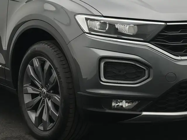 Volkswagen T-Roc view 9