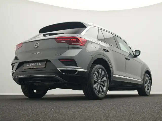 Volkswagen T-Roc view 11