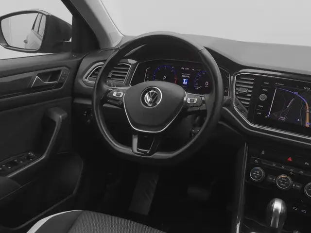 Volkswagen T-Roc view 19