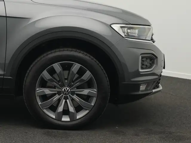 Volkswagen T-Roc view 8