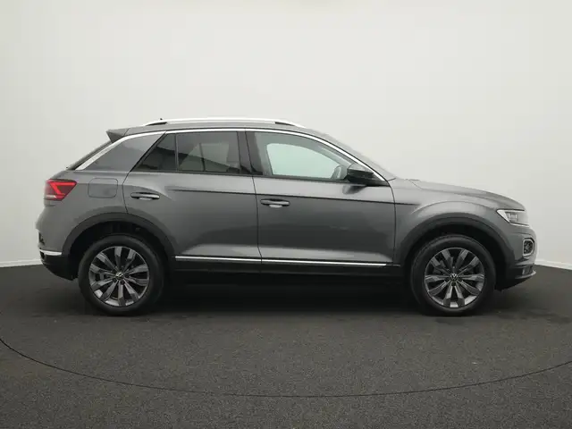 Volkswagen T-Roc view 5