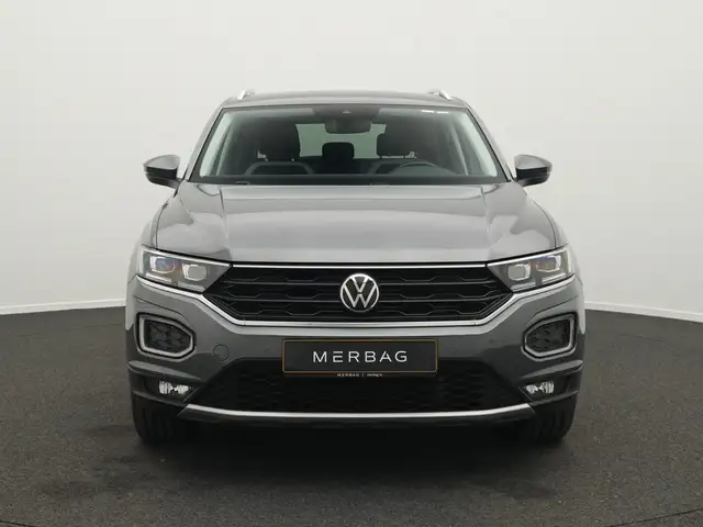 Volkswagen T-Roc view 2