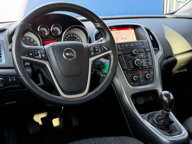 Opel Astra view 7