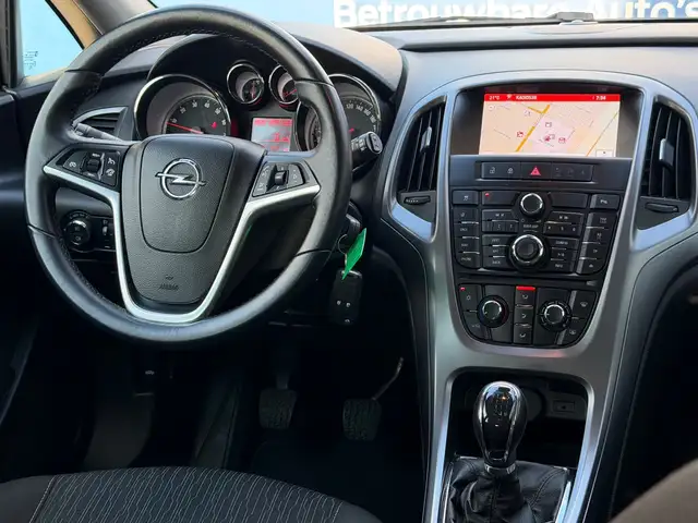 Opel Astra view 12