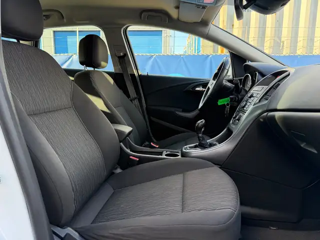 Opel Astra view 9