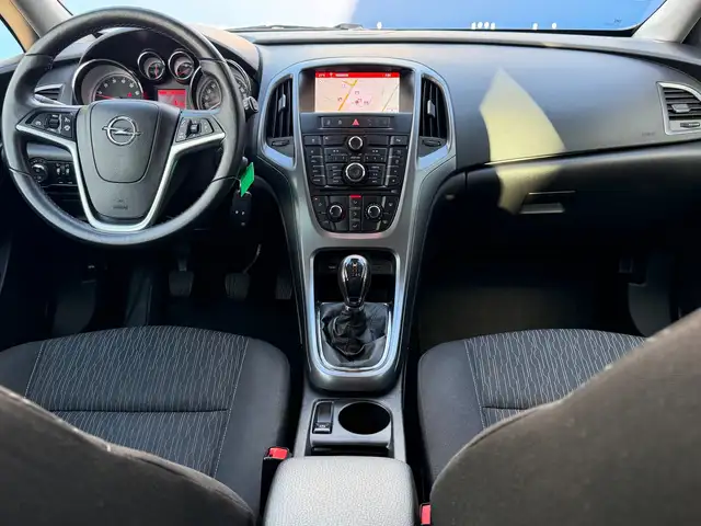 Opel Astra view 2