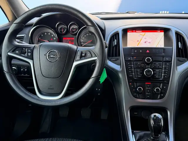 Opel Astra view 4