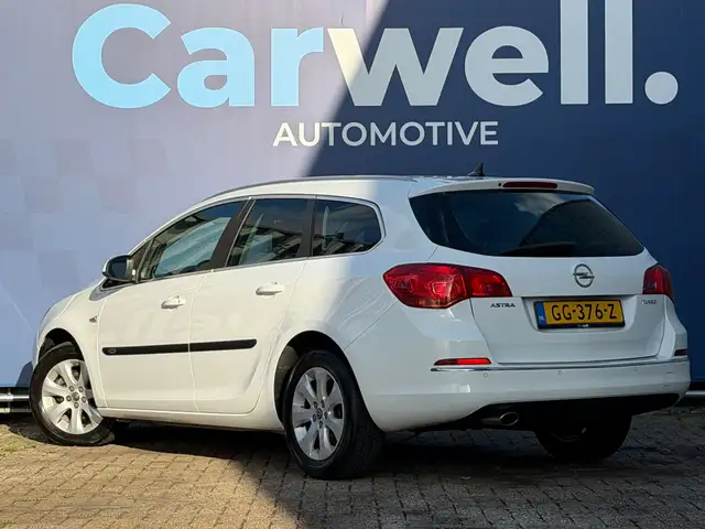 Opel Astra view 5