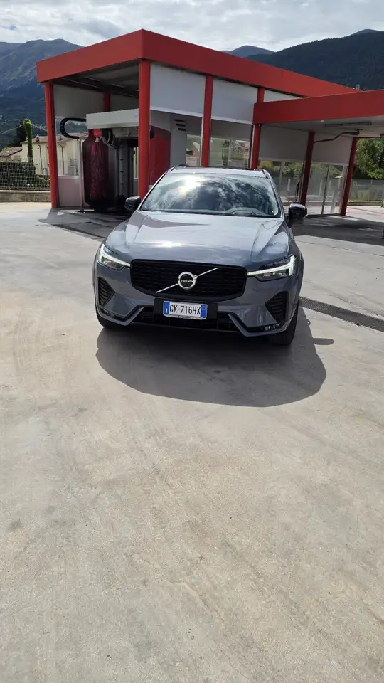 Volvo XC60 2.0 b4 Ultimate Bright awd auto — photo 1 of 15