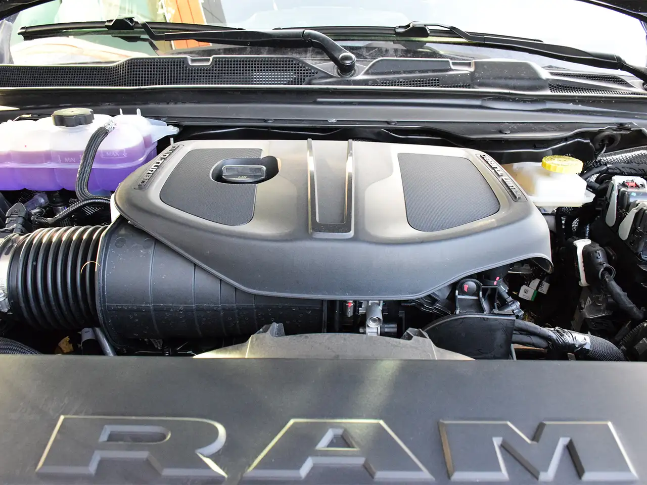RAM 1500 снимка RAM 1500