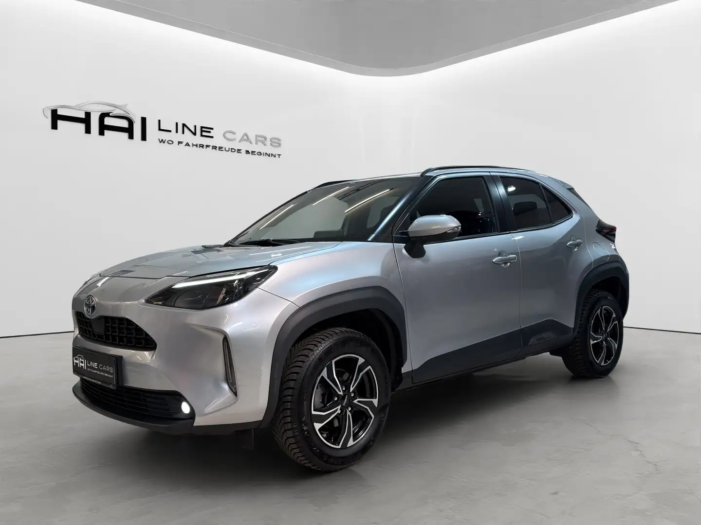 Toyota Yaris Cross 1,5 VVT-i Hybrid Allrad | LED | ACC | LED | Kamera Silber - 1