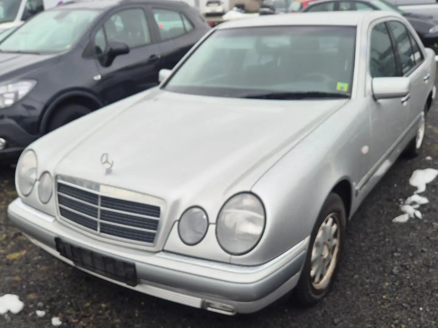 Mercedes-Benz E 230 E-Klasse Elegance Silber - 1