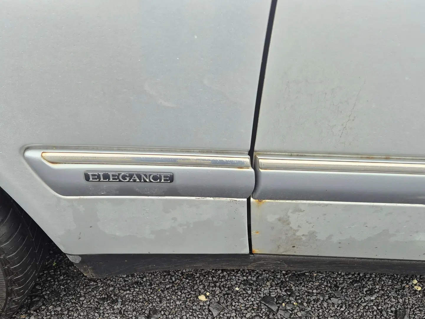 Mercedes-Benz E 230 E-Klasse Elegance Silber - 2