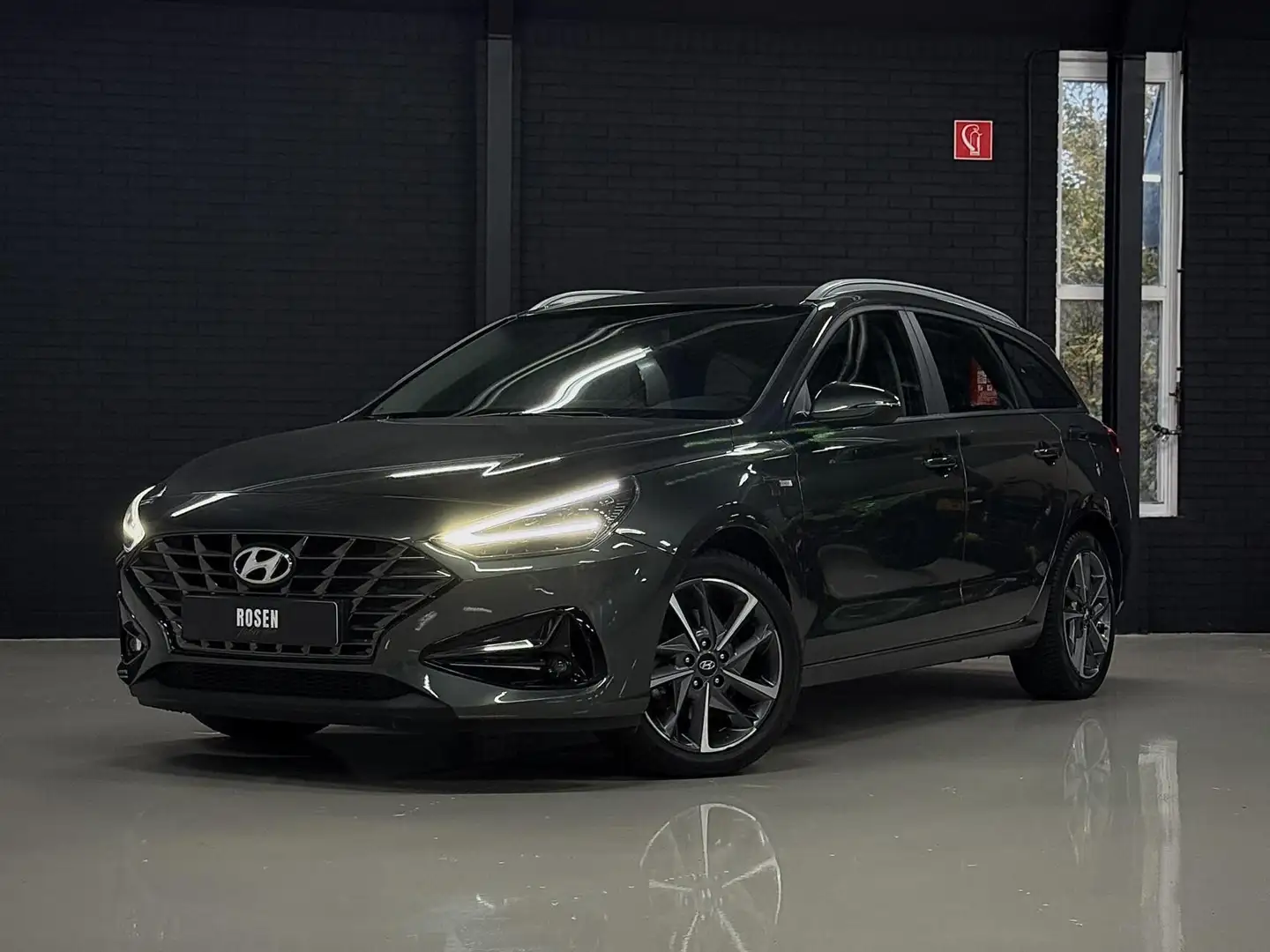 Hyundai i30 Wagon 1.5 T-GDi MHEV Premium|BTW|LED|CARPLAY Grijs - 1