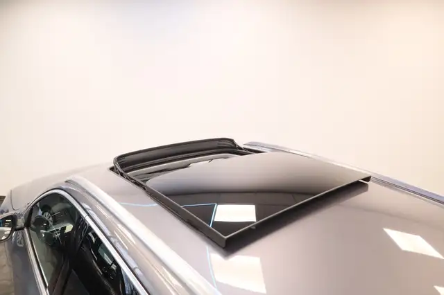 Audi E-Tron view 23