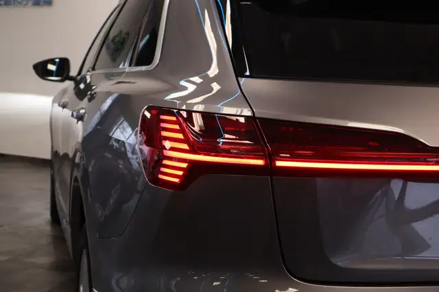 Audi E-Tron view 27