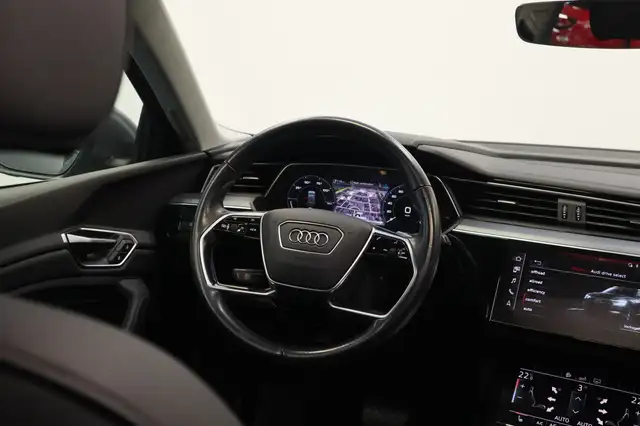 Audi E-Tron view 28