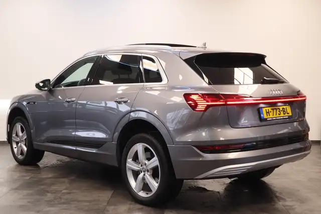 Audi E-Tron view 3