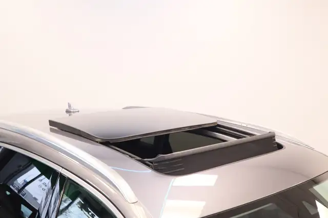 Audi E-Tron view 24