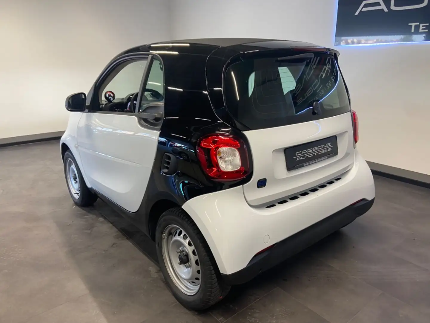 smart forTwo fortwo coupe electric drive / EQ Schwarz - 2