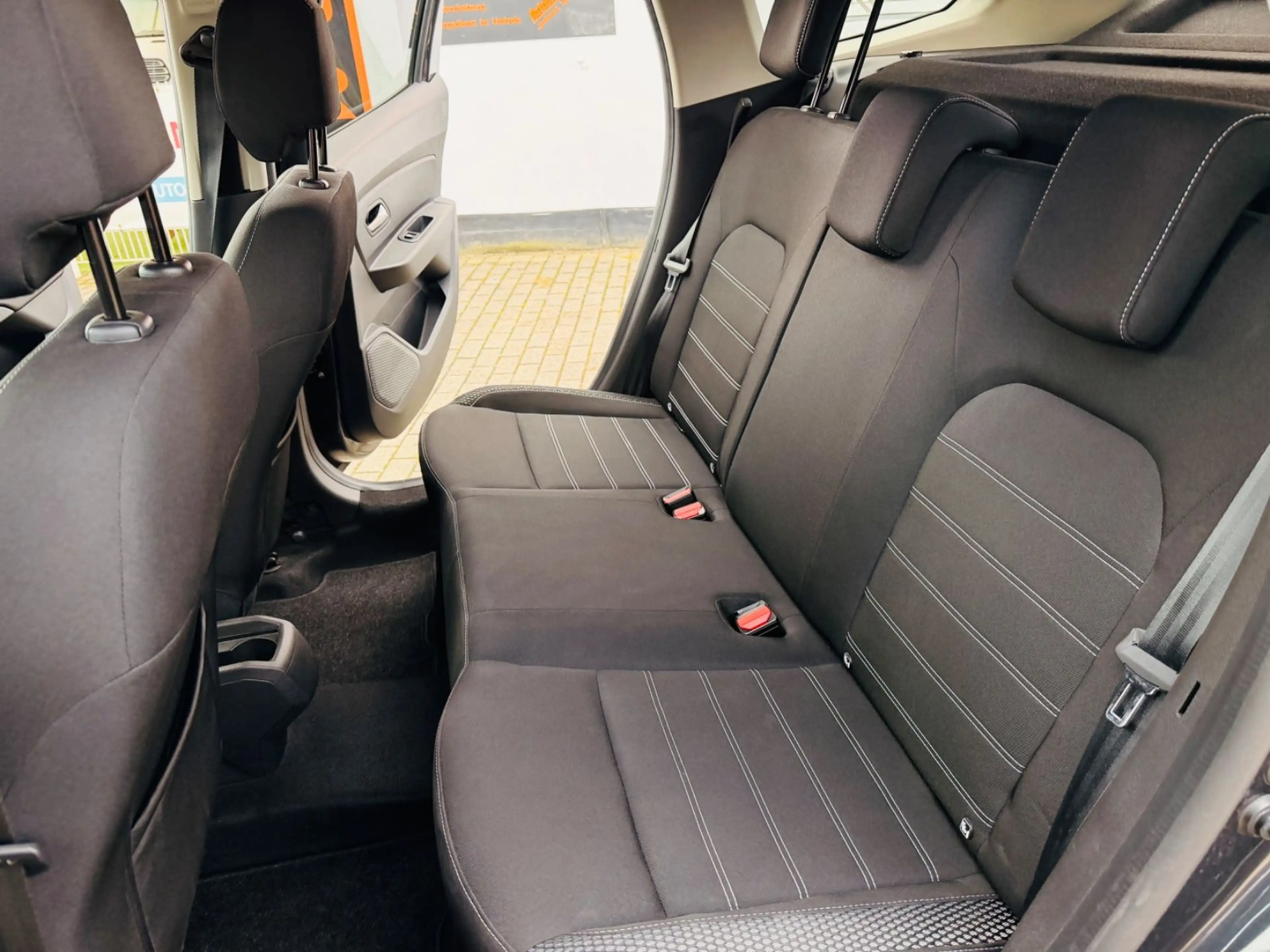 Dacia Duster II Prestige+Scheckheft+1 Hand+Navi+Kamera — photo 19