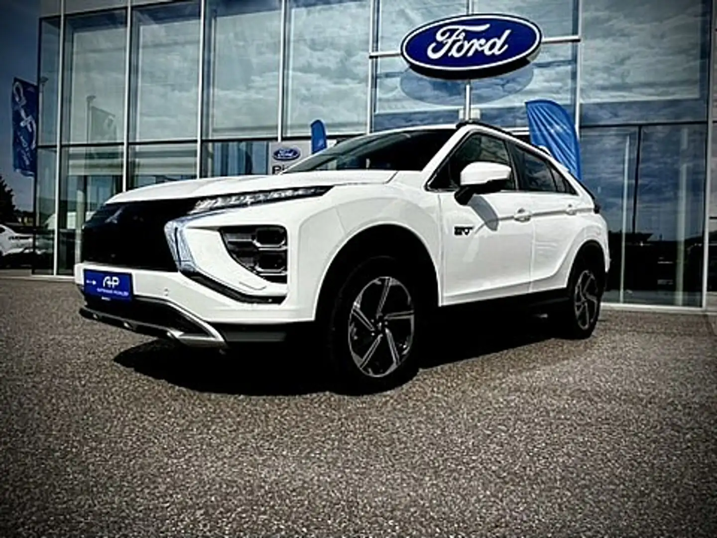 Mitsubishi Eclipse Cross 2,4 PHEV 4WD Intense+ CVT Aut. RÜCKFAHRKAMERA/T... Weiß - 2