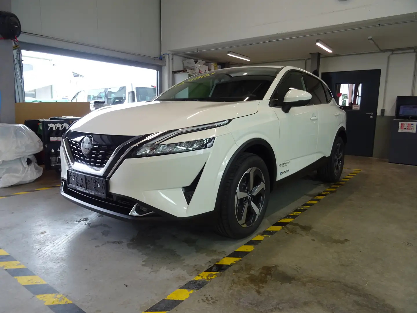 Nissan Qashqai 1,5 VC-T e-Power N-Connecta Winter Business Weiß - 1