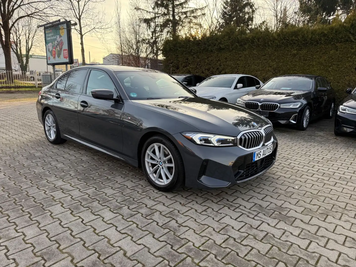 BMW 320 d xDrive M Sport*Glass.Dach*Head Up*360Kamer Gris - 2