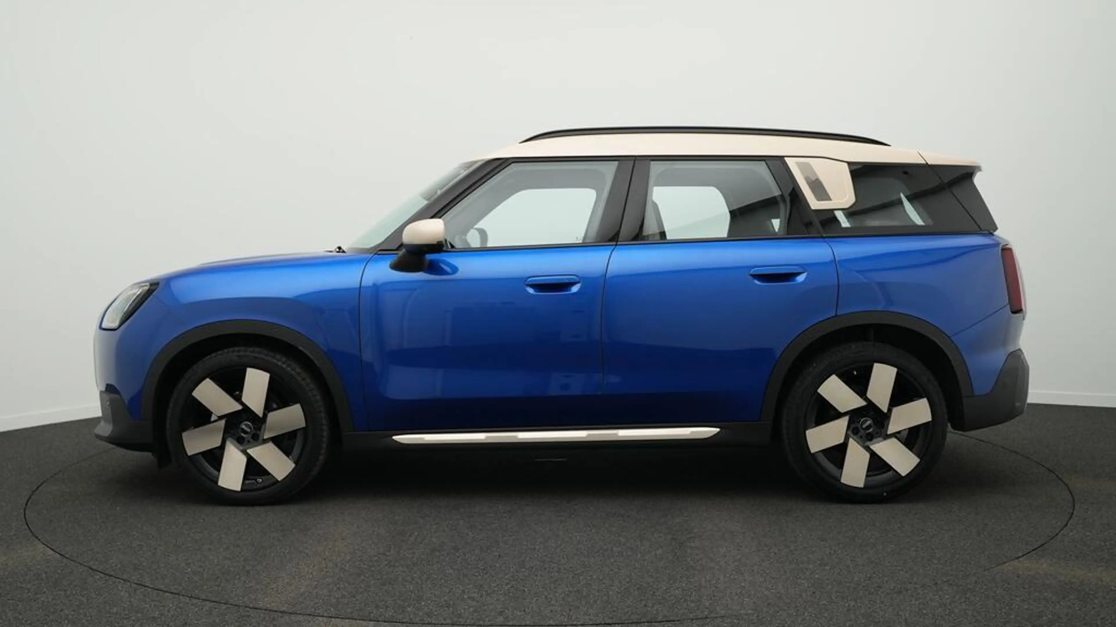MINI Countryman D Favoured Trim — photo 3