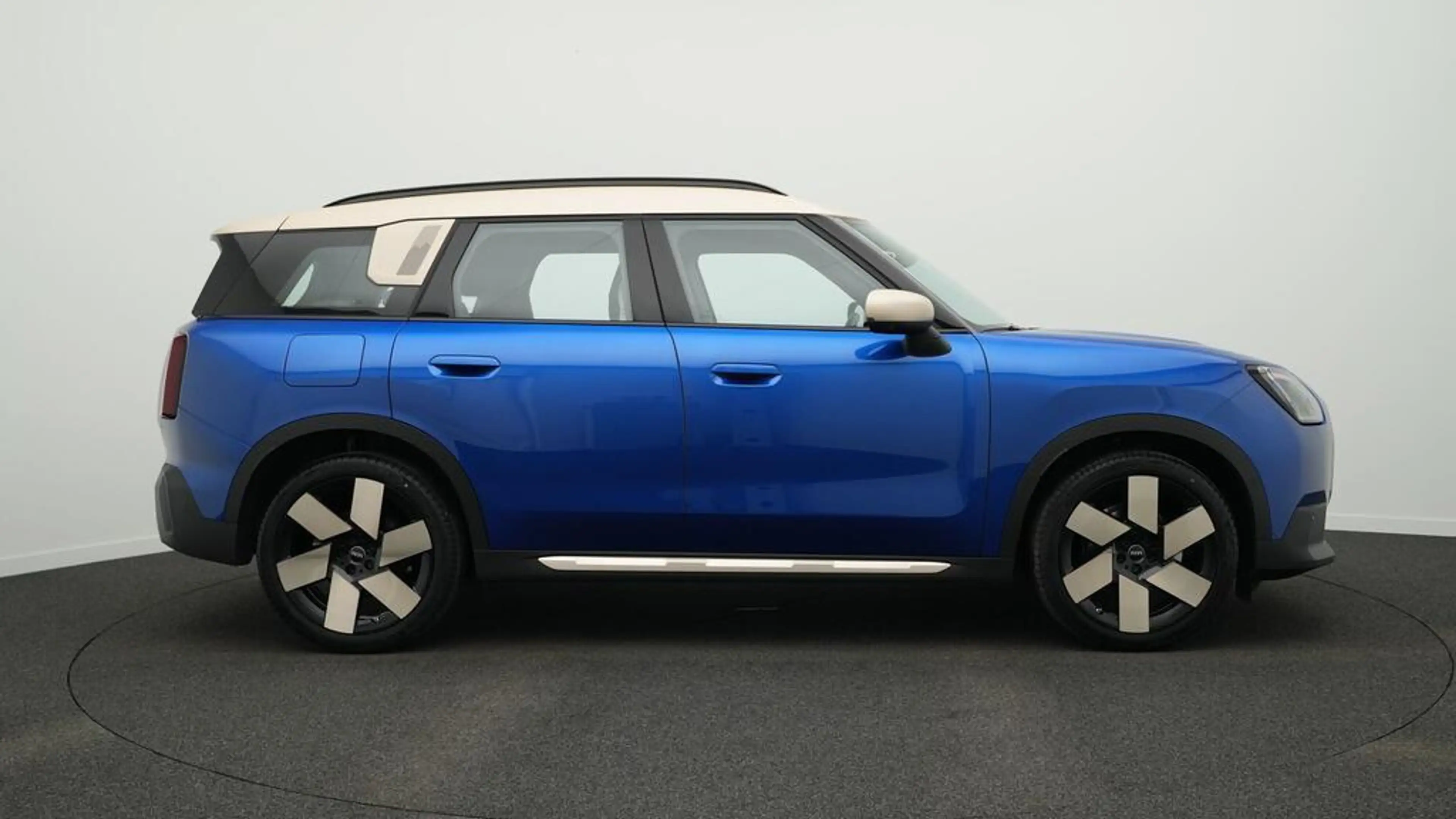 MINI Countryman D Favoured Trim — photo 2