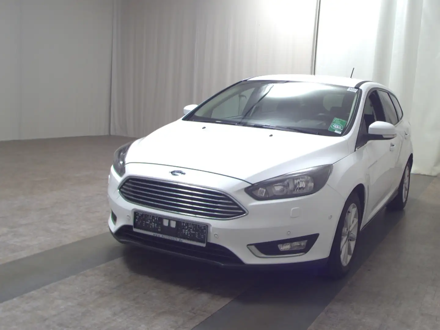 Ford Focus Turnier 1.0 EB Titanium Tempomat PDC Shz Weiß - 2