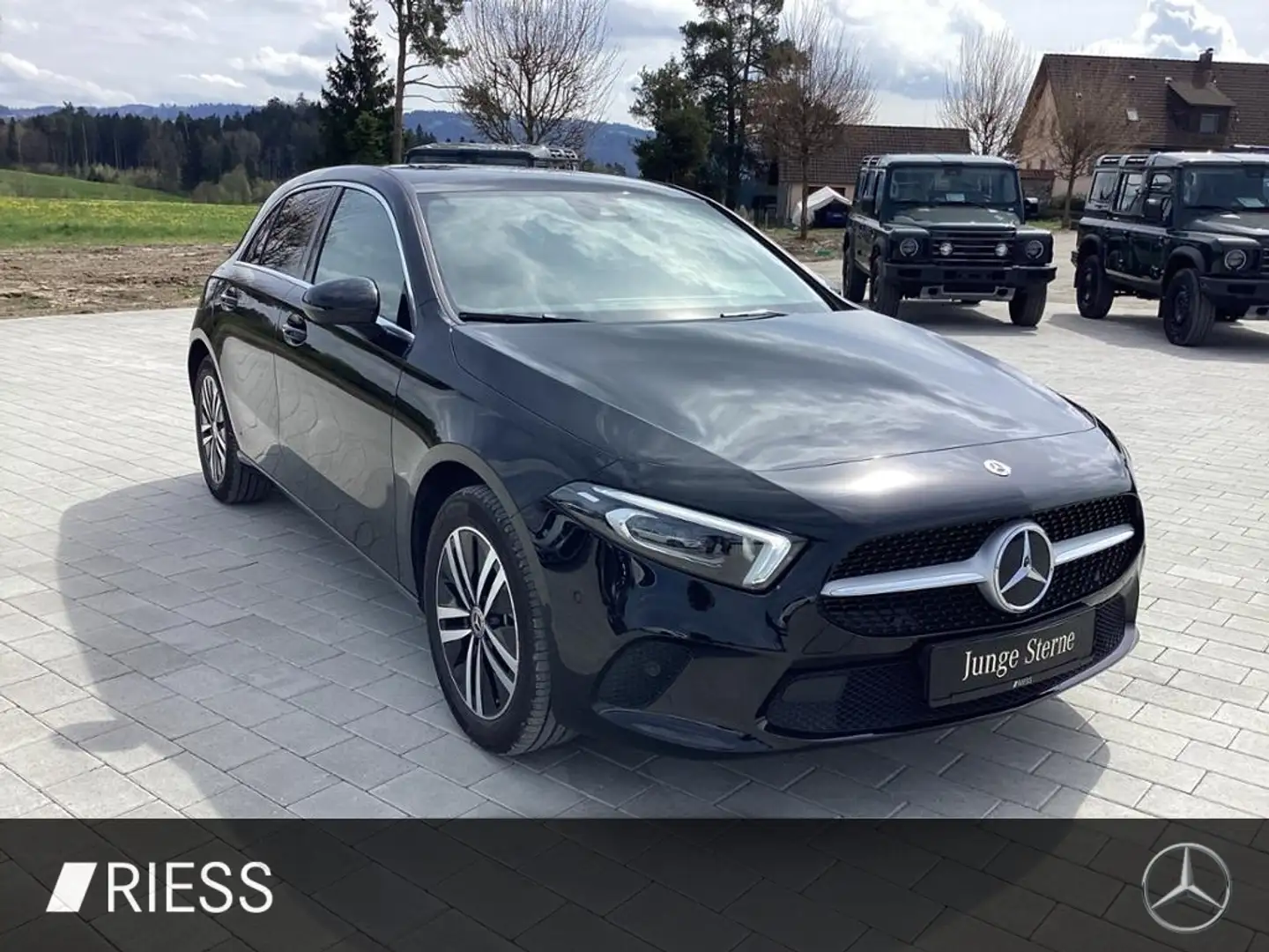 Mercedes-Benz A 250 e Progr. Multib. AHK Navi PDC SHZ Ambi. Schwarz - 2