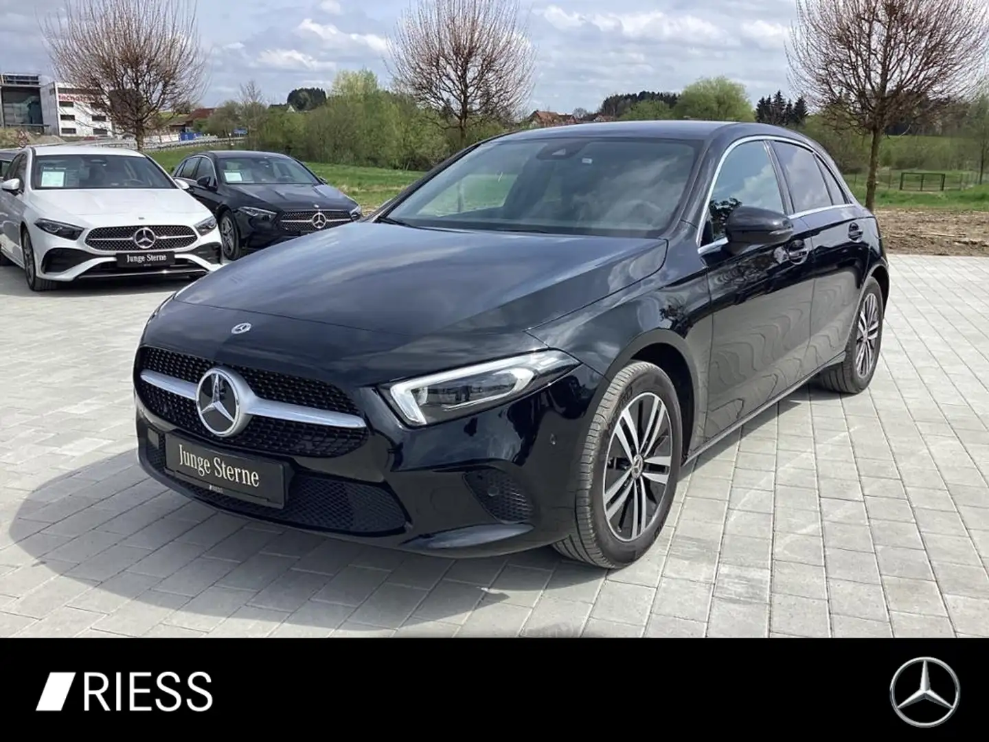 Mercedes-Benz A 250 e Progr. Multib. AHK Navi PDC SHZ Ambi. Schwarz - 1
