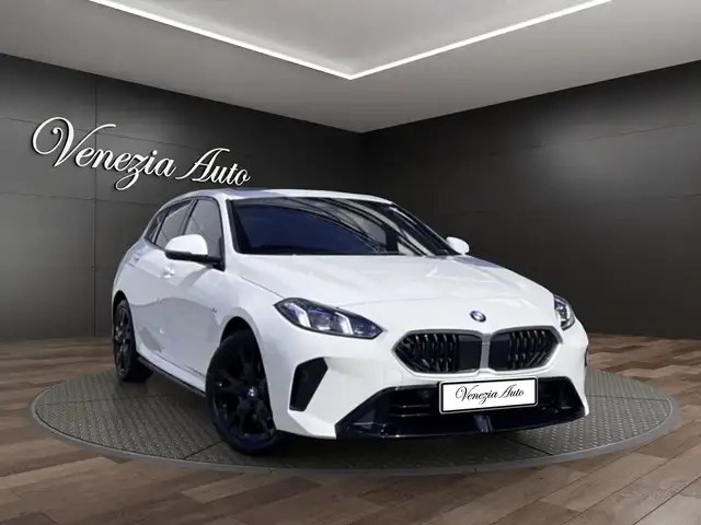 BMW 1 Series view 8