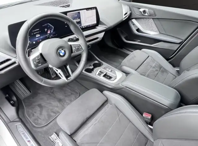 BMW 1 Series view 3