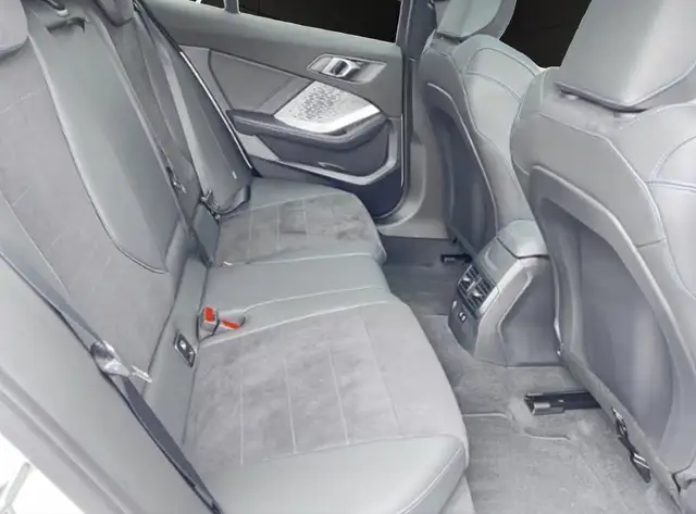 BMW 1 Series view 12