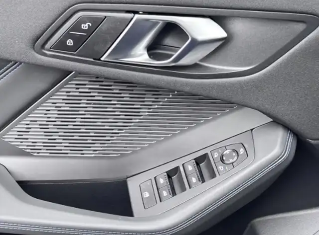 BMW 1 Series view 9