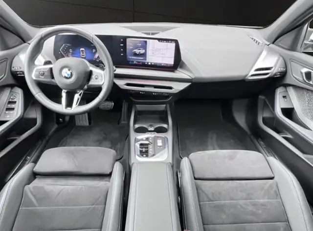 BMW 1 Series view 4