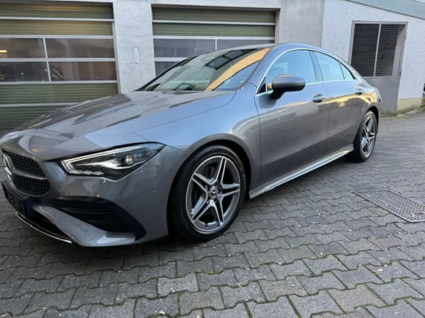 Mercedes-Benz CLA 200 AMG- Line + Inspektion + NEU + Grau - 1